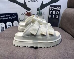Uu g sandals y